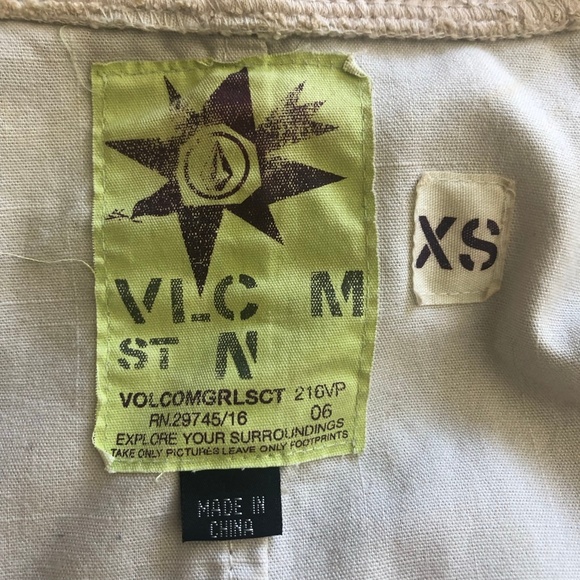 Rare Y2K Volcom Skater Cropped Bomber Jacket Hooded Full Zip Beige/Cream sz XS - Picture 14 of 15